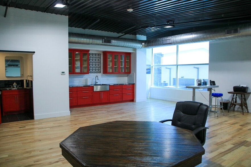 More Photos Of 1725 N Hwy 377, Roanoke Warehouse For Sale