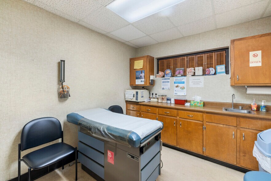 More Photos Of 1612 W Plaza Dr, Tallahassee Medical For Sale