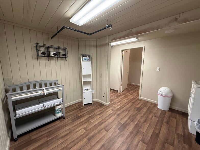 More Photos Of 137 N L St, Dinuba Storefront Retail Residential For Sale