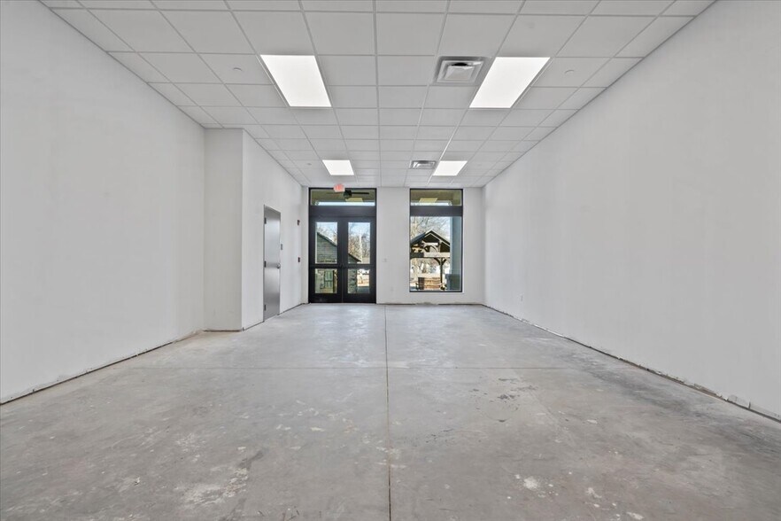 More Photos Of 12040 Forrest St, Arlington Office Residential For Lease