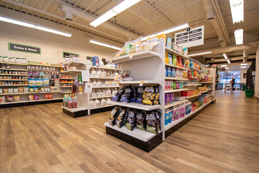 More Photos Of 904 Water St, Peterborough Freestanding For Lease