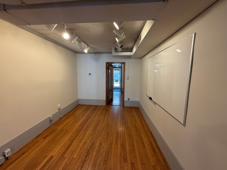 More Photos Of 3447 W Cary St, Richmond Office For Lease