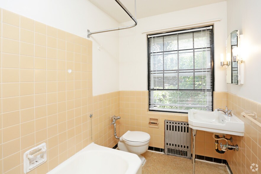 More Photos Of 3333 Grand Ave, Des Moines Apartments For Sale