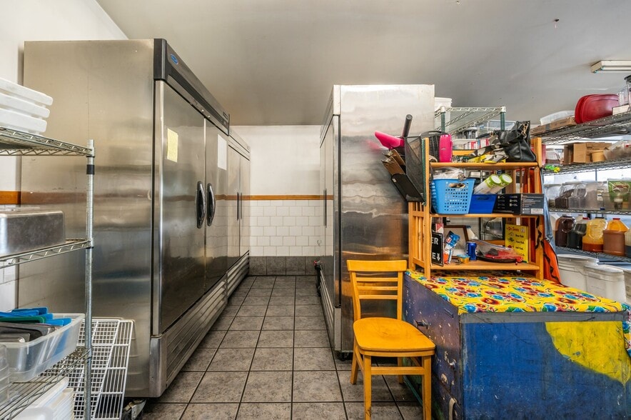 More Photos Of 259 6th St, Port Orford Restaurant For Sale