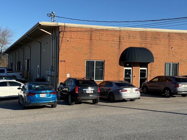 Primary Photo Of 1975 Mall Blvd, Auburn Warehouse For Lease