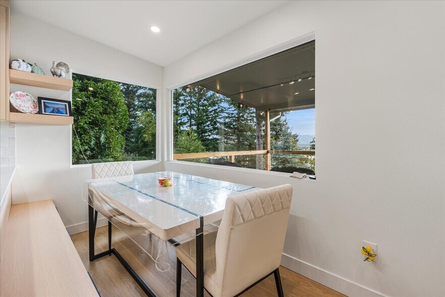 More Photos Of 520 Columbia St, Cathlamet Apartments For Sale