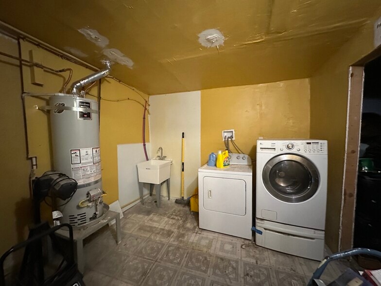 More Photos Of 2410 Armory Rd, Barstow Restaurant For Sale