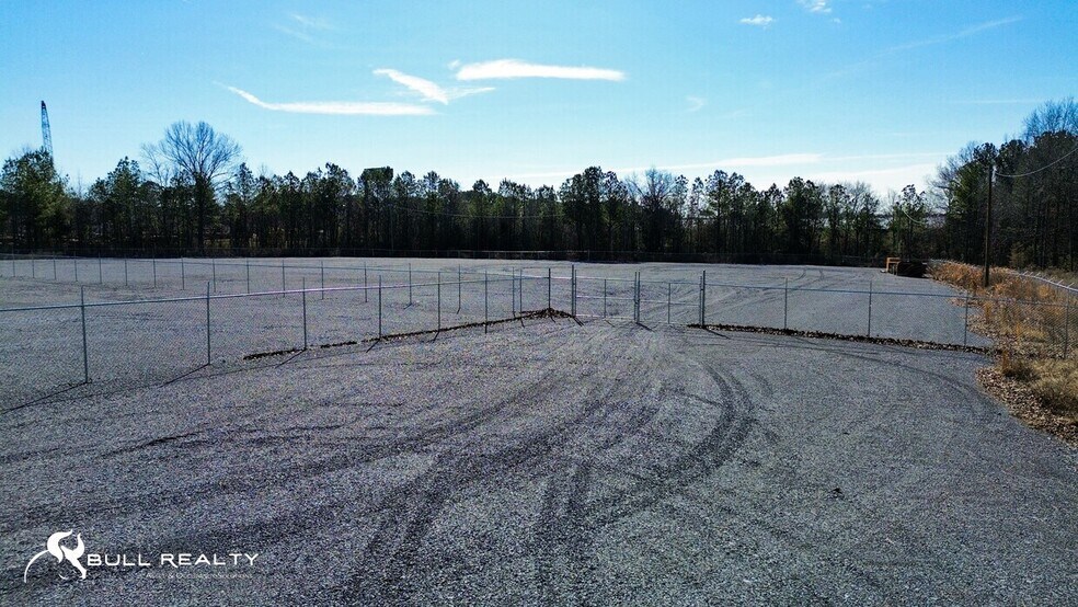 More Photos Of 152 Tyler Dr, Calhoun Warehouse For Lease