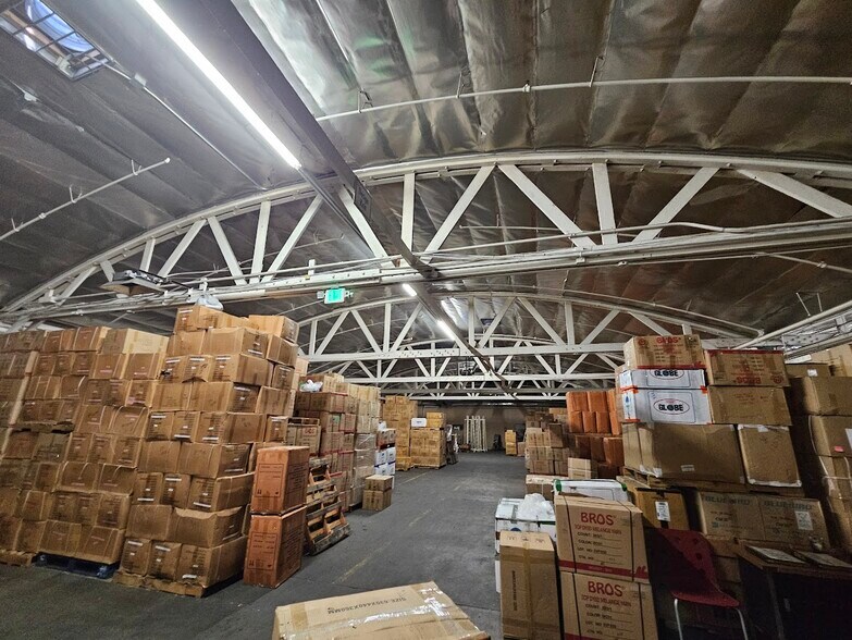 More Photos Of 1615 McGarry St, Los Angeles Warehouse For Lease