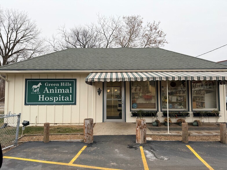 More Photos Of 3111 N Belt Hwy, Saint Joseph General Retail For Sale