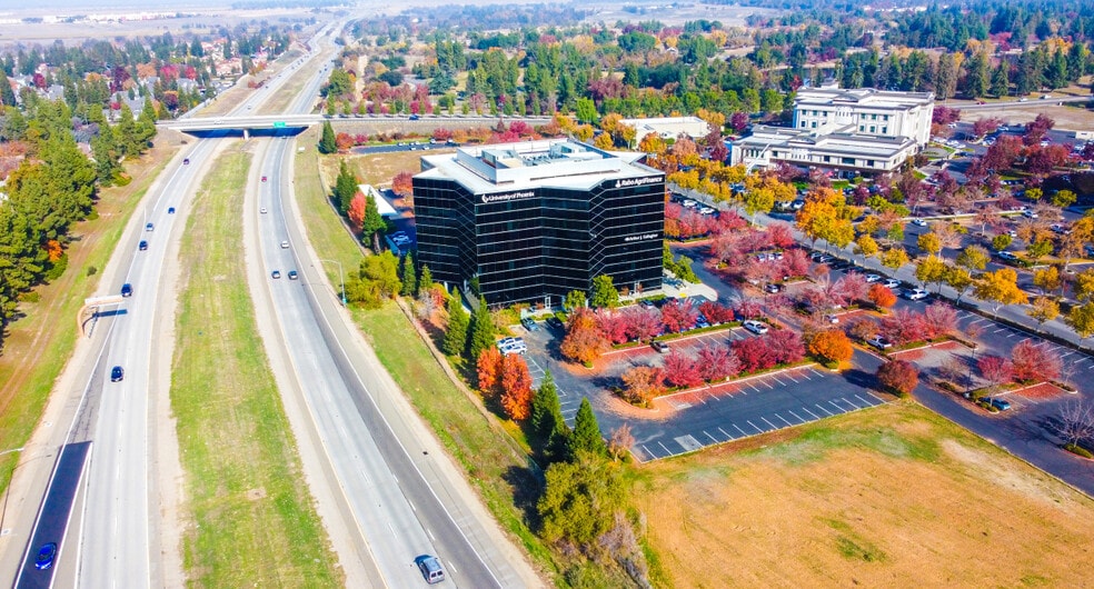 More Photos Of 45 E River Park Pl W, Fresno Office Residential For Lease