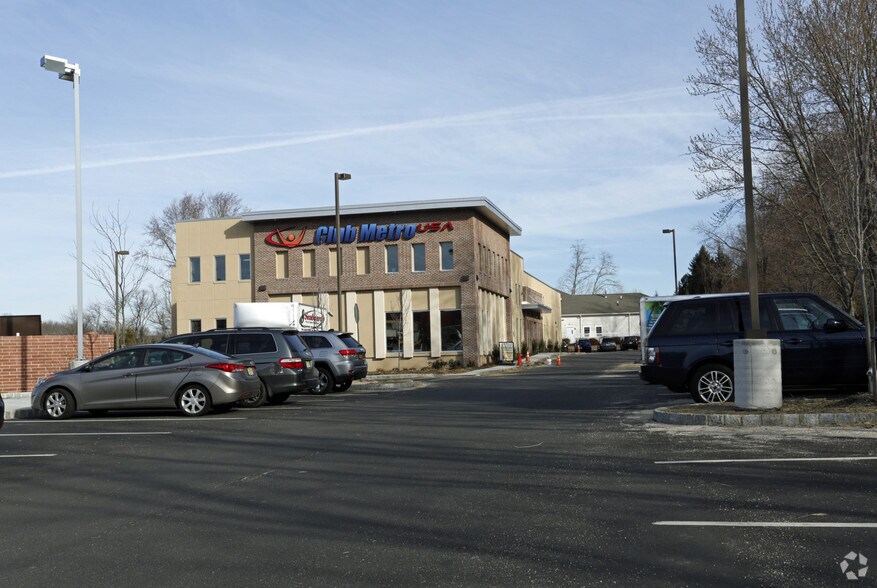 More Photos Of 18 Wilson Ave, Manalapan Township Health Club For Lease