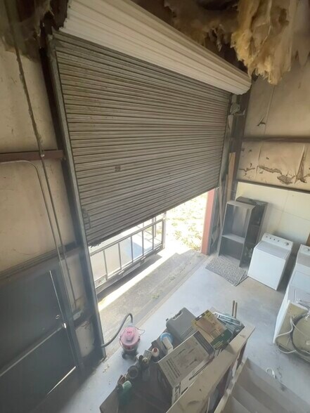 More Photos Of 250 Southridge Industrial Dr, Tavares Warehouse For Lease