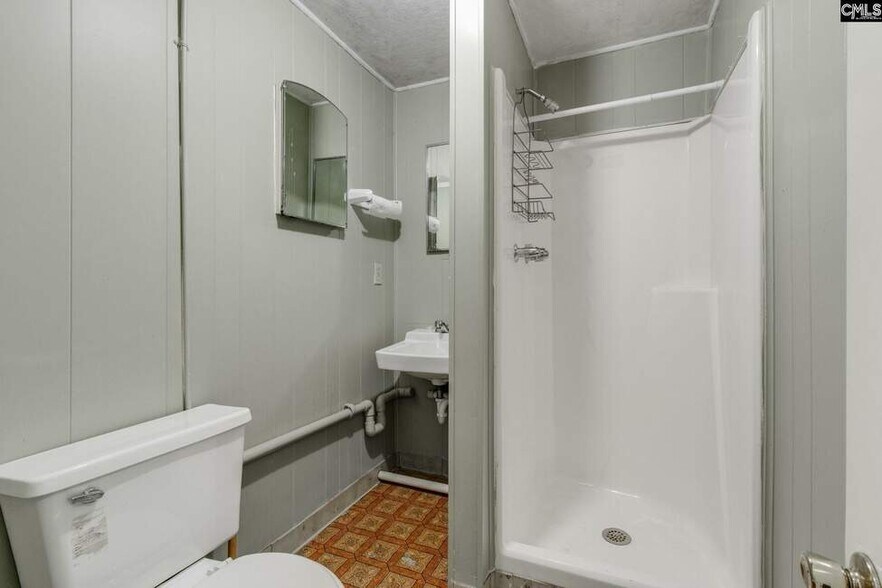 More Photos Of 750 Russell St, Orangeburg Freestanding For Sale