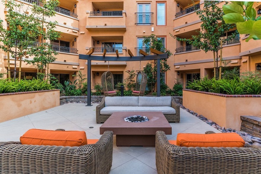 More Photos Of 8601 Lincoln Blvd, Los Angeles Apartments For Lease