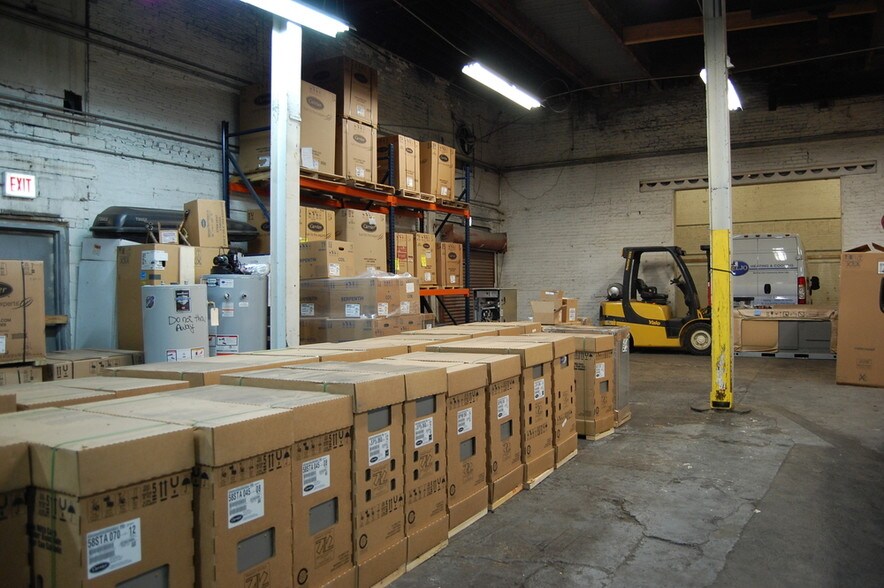 More Photos Of 2700 N Campbell Ave, Chicago Warehouse For Lease