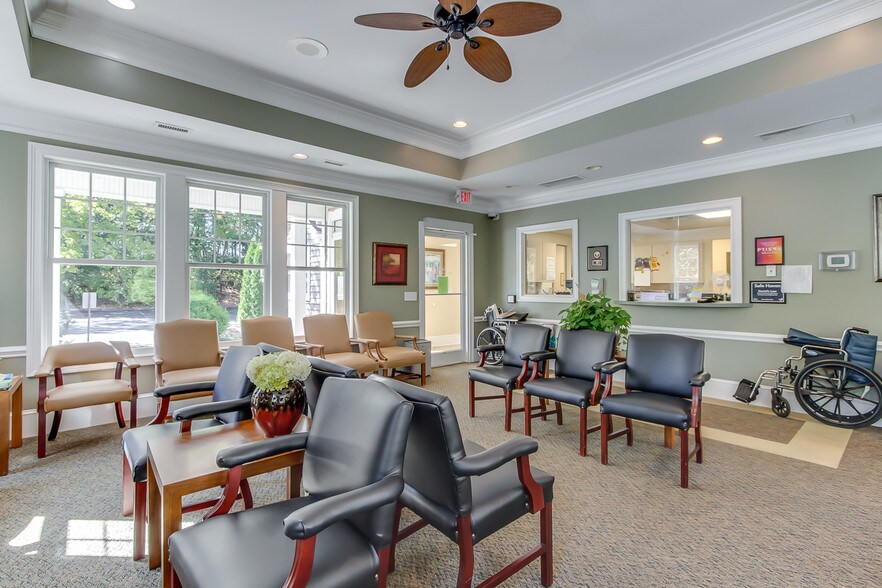 More Photos Of 135 Professional Park Dr, Seneca Healthcare For Lease