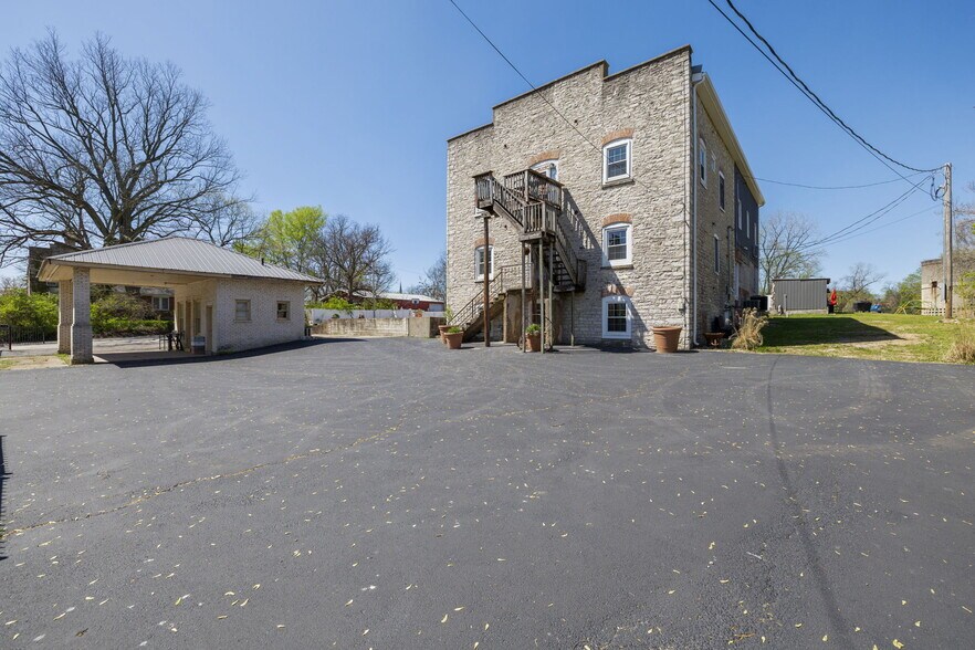 More Photos Of 305 N Main St, Ste Genevieve Storefront Retail Residential For Sale