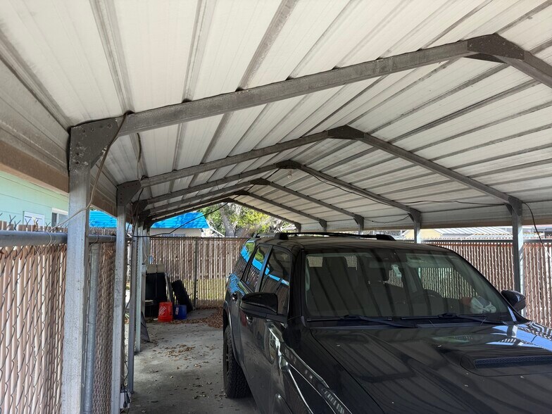 More Photos Of 3111 26th St W, Bradenton Flex For Sale