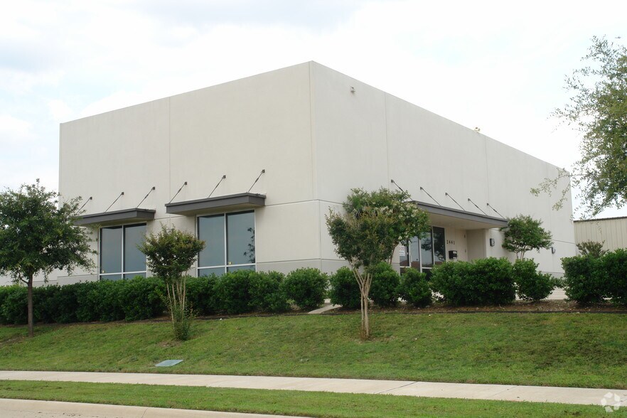 More Photos Of 2441 Pecan St, Carrollton Industrial For Sale