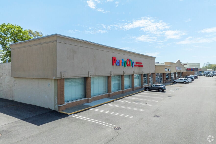 Primary Photo Of 5500 Sunrise Hwy, Massapequa General Retail For Lease