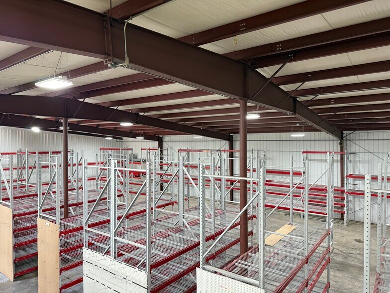 More Photos Of 10435 Bronzewood Dr, Dubuque Warehouse For Sale