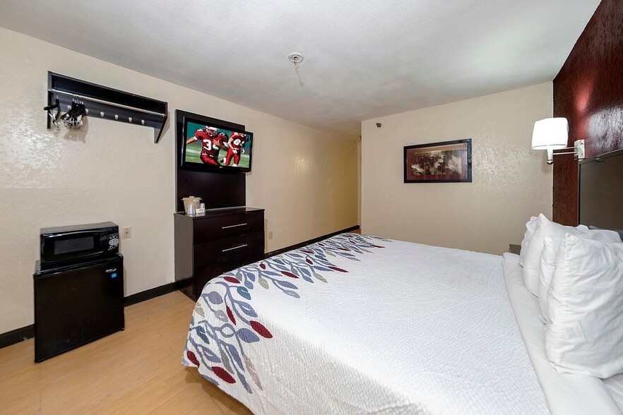 More Photos Of 10901 Harts Rd, Jacksonville Hotel For Sale