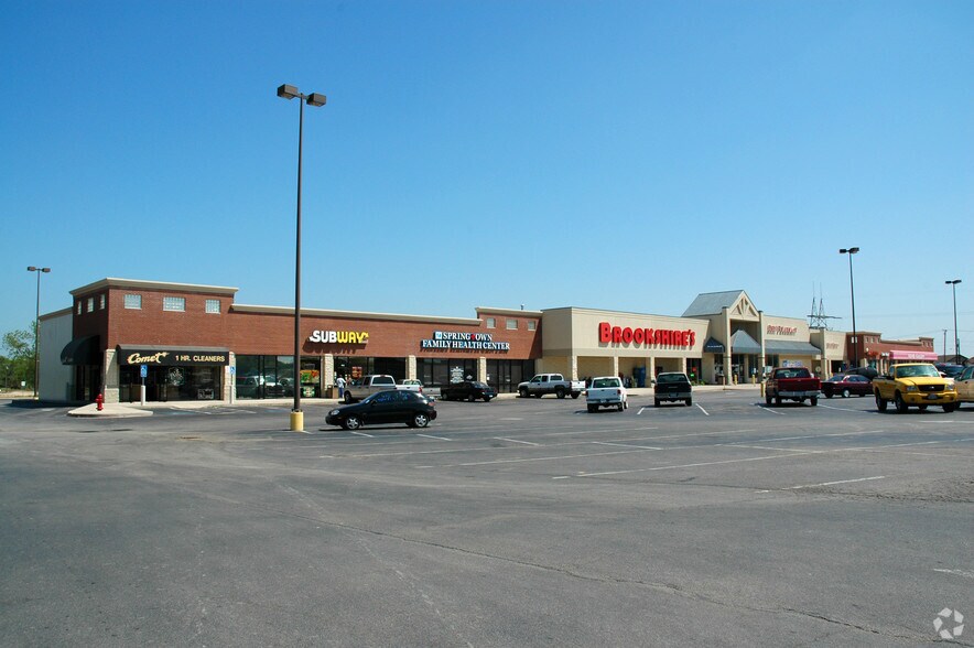 Primary Photo Of 501 E Highway 199, Springtown Supermarket For Lease
