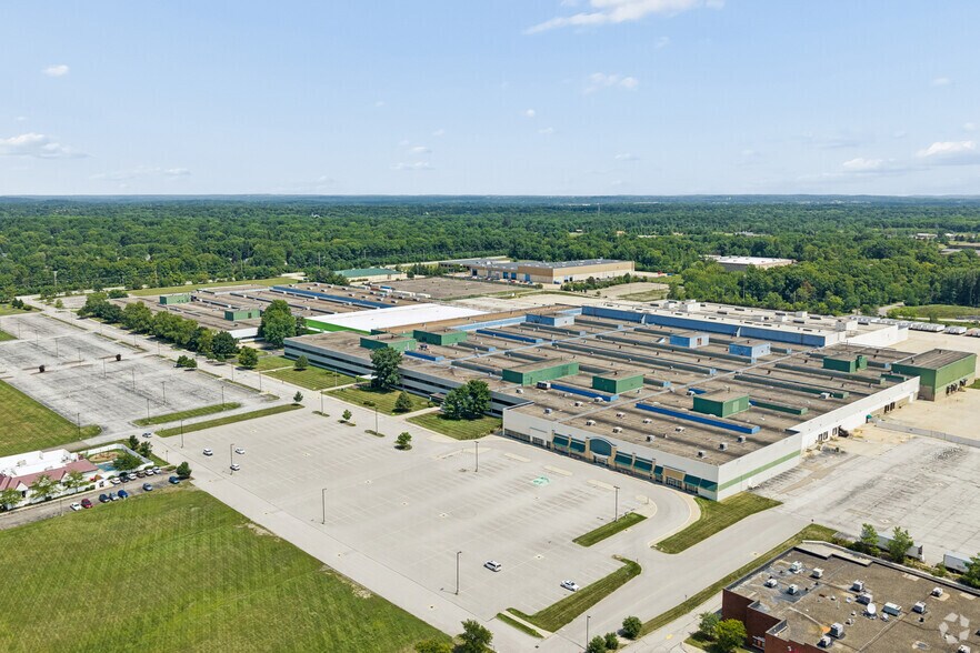 More Photos Of 5455-5555 Darrow Rd, Hudson Distribution For Lease