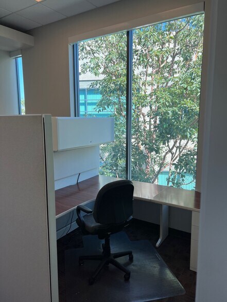 More Photos Of 830 Roosevelt Ave, Irvine Office For Sale