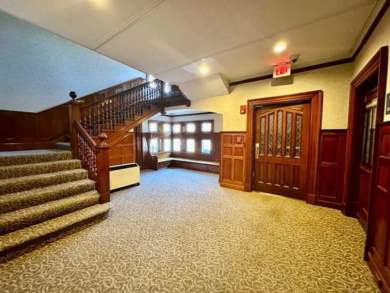 More Photos Of 19 Woodland St, Hartford Medical For Lease