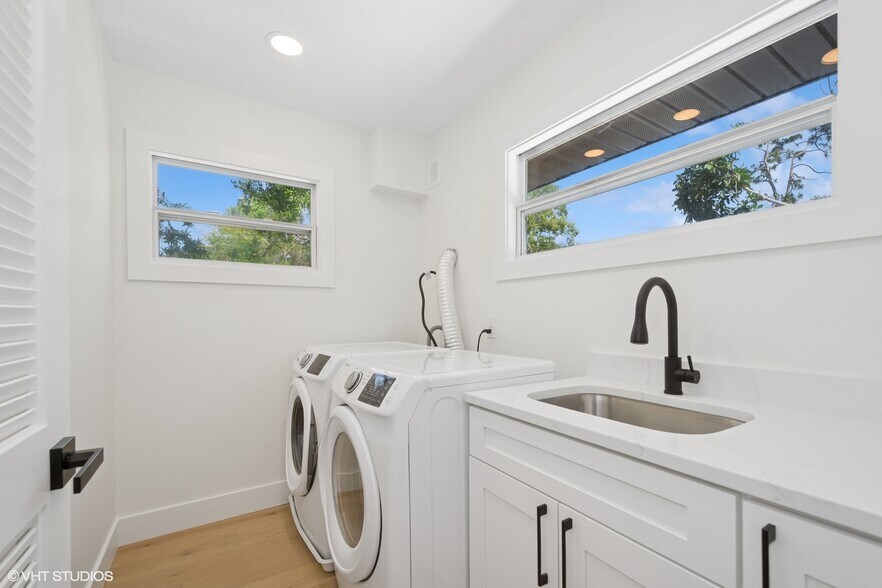 More Photos Of 2655 Bay St, Sarasota Apartments For Sale