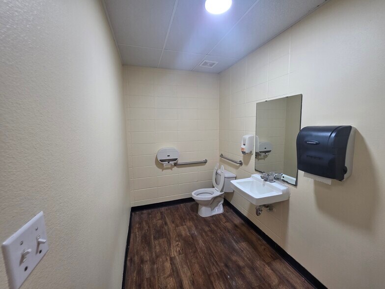 More Photos Of 6570 Caroline St, Milton Unknown For Lease