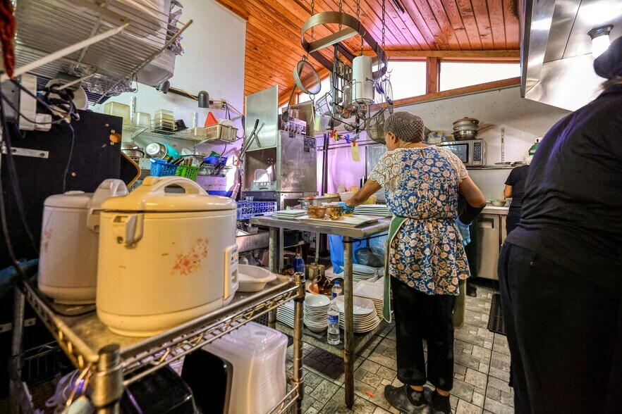 More Photos Of 5709 6th St, Zephyrhills Restaurant For Sale