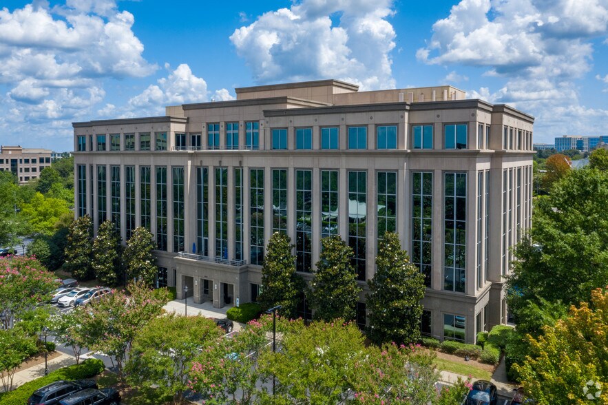More Photos Of 15801 Brixham Hill Ave, Charlotte Office For Lease