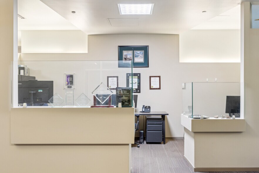 More Photos Of 10245-10255 Old Columbia Rd, Columbia Office For Sale