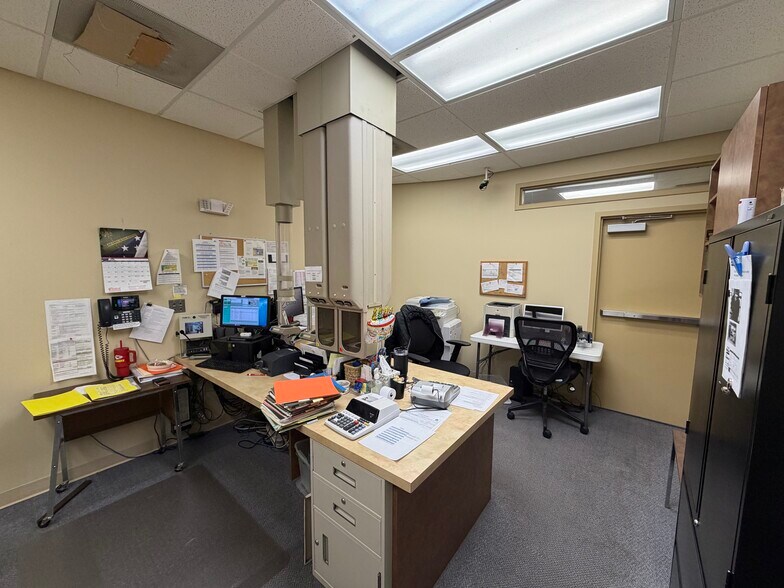 More Photos Of 17811 E 40 Hwy, Independence Office For Sale