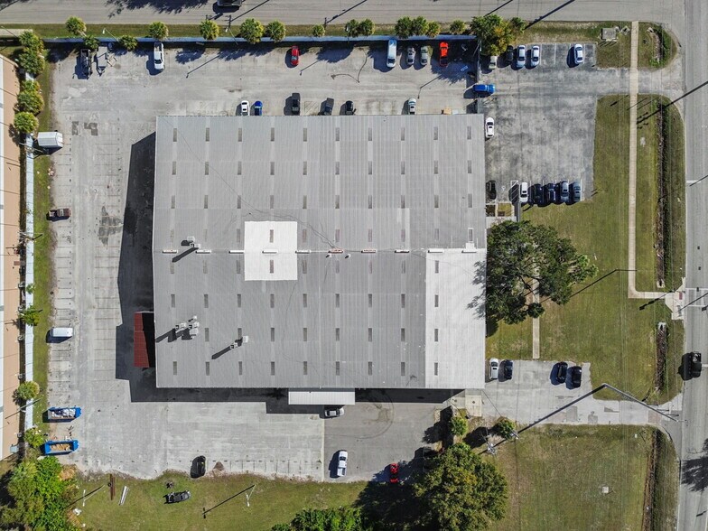 More Photos Of 4811 W Sligh Ave, Tampa Warehouse For Lease