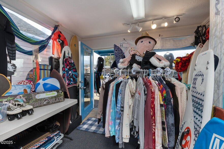 More Photos Of 205 SW Highway 101, Waldport Storefront For Sale