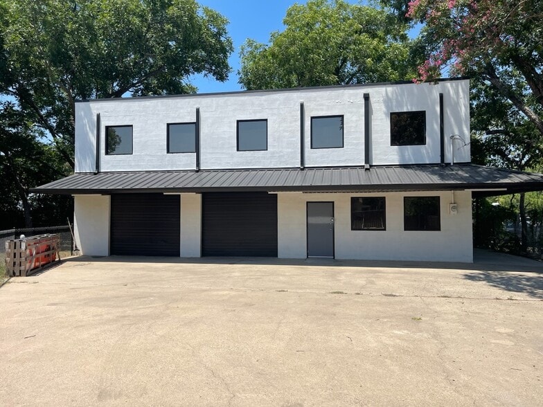 More Photos Of 1927 W Arkansas Ln, Pantego Light Manufacturing For Sale