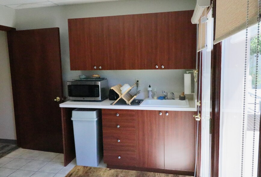 More Photos Of 9629 N Colfax Rd, Spokane Office For Sale