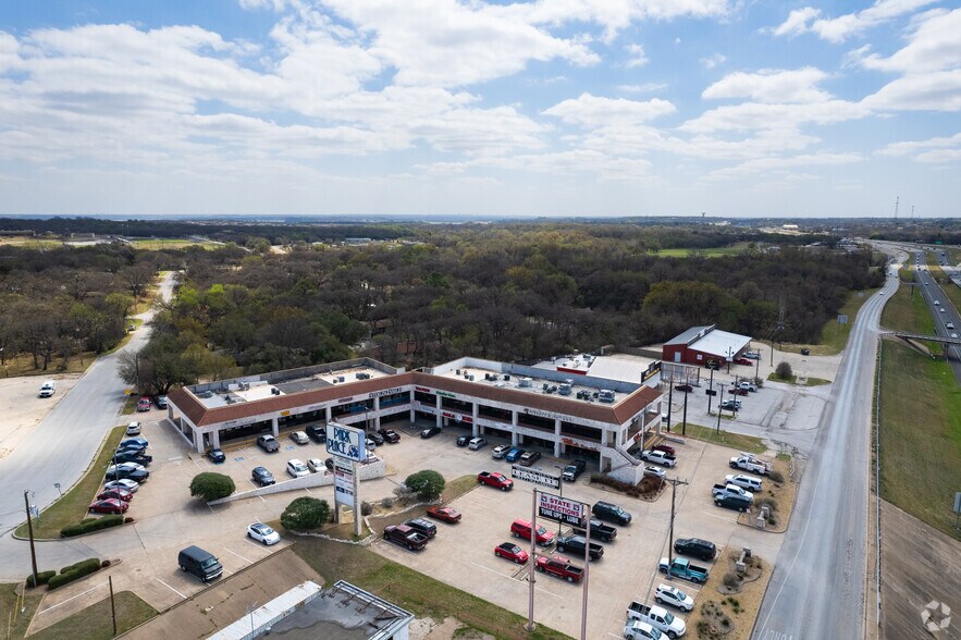 More Photos Of 120-252 Park Pl, Azle Unknown For Lease