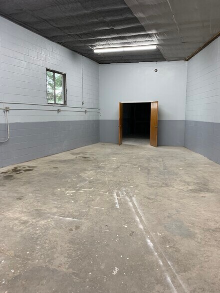 More Photos Of 14400 E Smith Rd, Aurora Warehouse For Lease