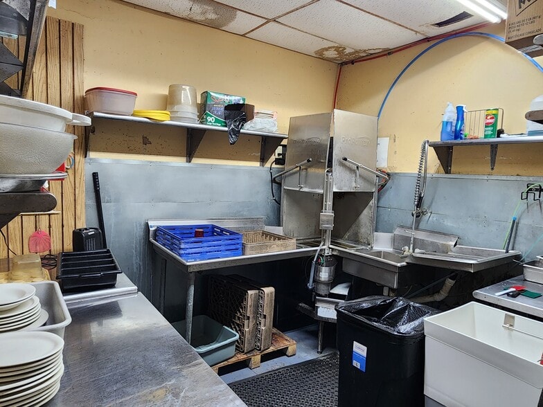 More Photos Of 604 W 7th St, Atlantic Storefront For Sale