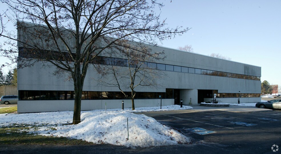 More Photos Of 20 Western Blvd, Glastonbury Office For Lease