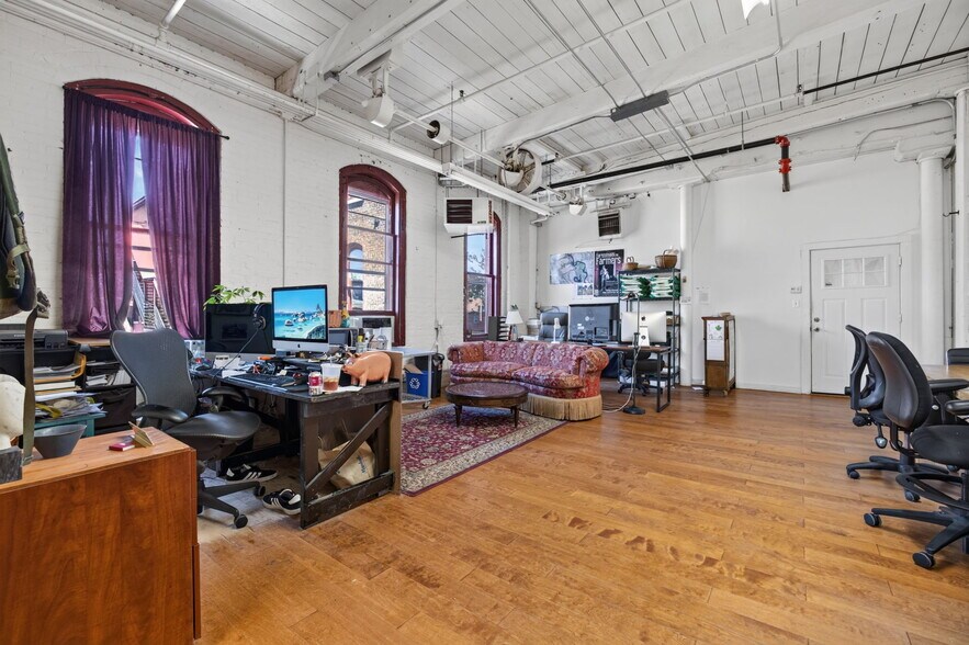 More Photos Of 420 Park St, Housatonic Flex For Sale