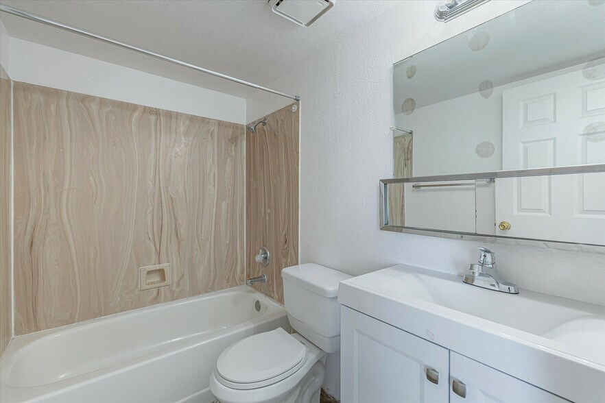 More Photos Of 5770 S Jeanette Blvd, Tucson Apartments For Sale
