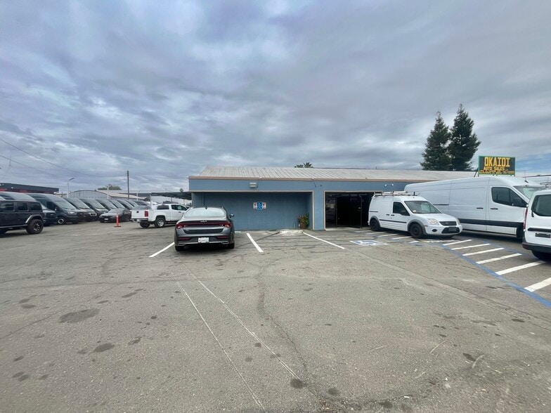 Primary Photo Of 1941 El Camino Ave, Sacramento Flex For Sale