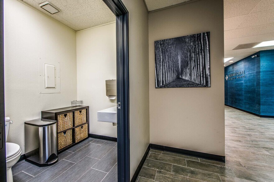 More Photos Of 1301 E Orangewood Ave, Anaheim Office For Sale