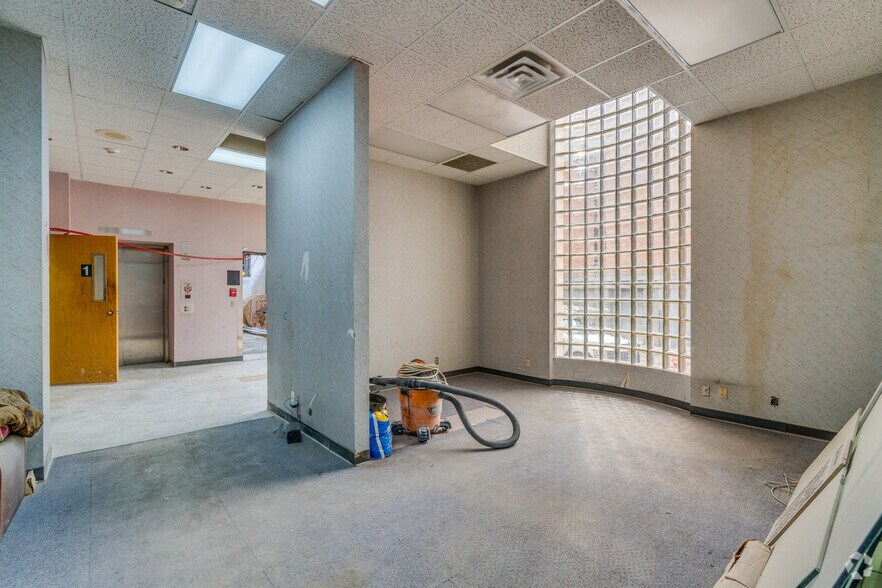 More Photos Of 111 E 7th St, Chattanooga Storefront Retail Office For Sale